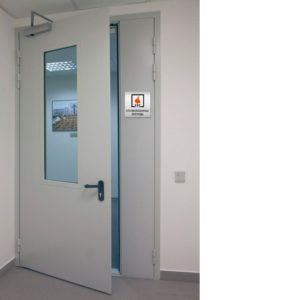 Противопожарная дверь с прямоугольным окном / серия FRM7514